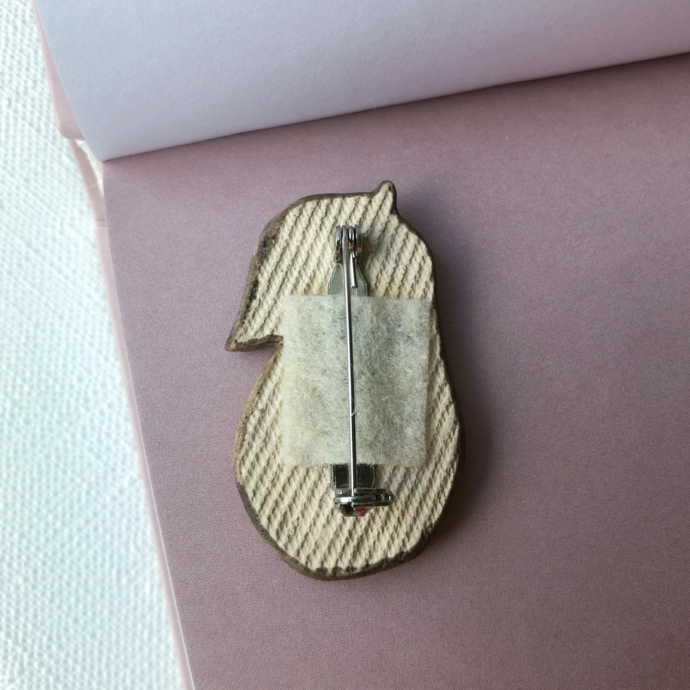 Ceramic brooch "Avocado"
